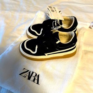 Zara kids Black & White Sneaker - size 8 toddler